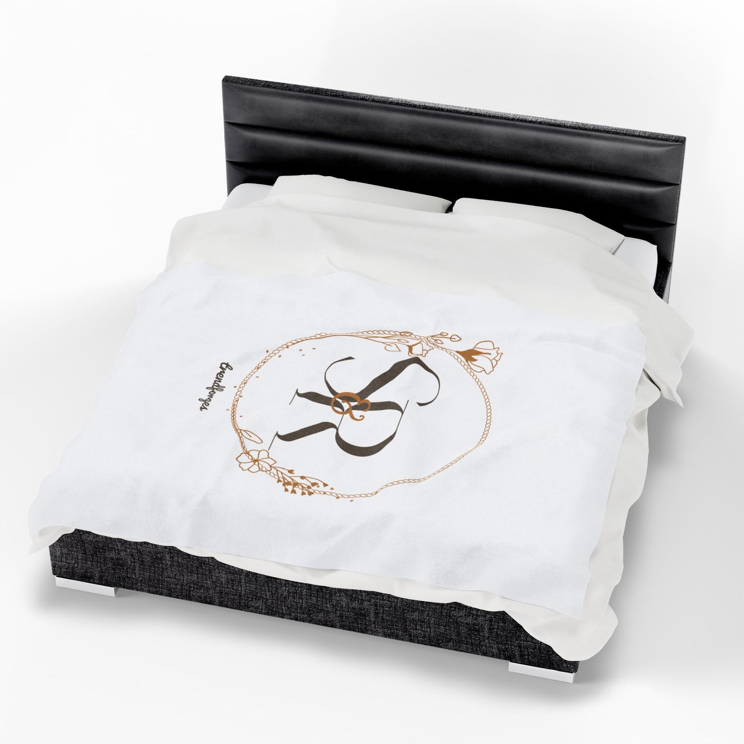 Personalized Velveteen Plush Blanket with Monogram Design