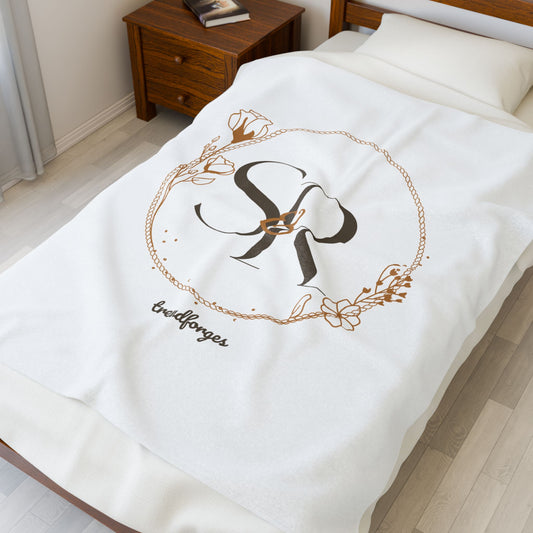 Personalized Velveteen Plush Blanket with Monogram Design