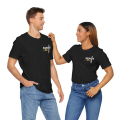 Senior Mom 2025 Unisex Tee - Celebrate Graduation with Love & Pride
